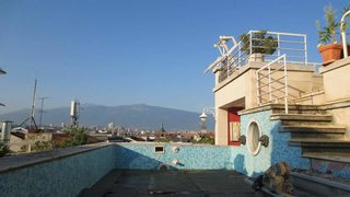"Балкония": Изложба в басейна на един софийски <span class="highlight">покрив</span>