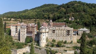 Кабинетът дава на Зографския манастир техника за гасене на пожари