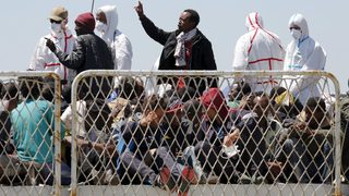 Над 900 имигранти бяха спасени вчера в Средиземно море