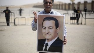 Върховният съд в Египет върна делото срещу <span class="highlight">Хосни</span> <span class="highlight">Мубарак</span> за убийство на протестиращи