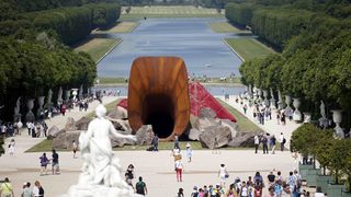 Дворецът "Версай" допусна "Мръсен кът" в парка си