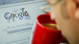 Търсачката на Google влошава качеството на резултатите, твърди проучване