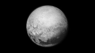 НАСА публикува нова снимка на <span class="highlight">Плутон</span>, която подсказва геологията на планетата