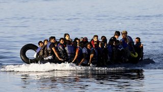 "Лекари без граници" и "<span class="highlight">Грийнпийс</span>" започнаха операция за спасяване на хора в Егейско море