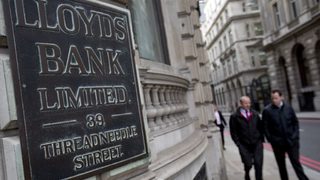 Британското правителство ще продаде акции от <span class="highlight">Lloyds</span> за около 3 млрд. долара