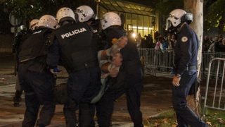 Членове на опозицията бяха арестувани на протест в Черна гора