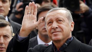 Ердоган триумфира, следва по-трудната част - да помири страната си
