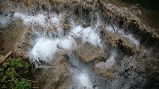Срутището на Крушунските водопади е било непредвидимо, районът остава рисков
