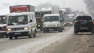 Още сняг и опасни пътища в почти цяла България днес