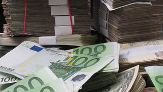 Девет души са задържани за изтегляне на над 2 млн. евро след измами на фирми в чужбина