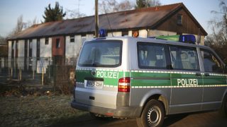 Кьолнски съд повдигна обвинения на двама души за нападение на Нова година