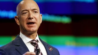 Amazon записа първа година с <span class="highlight">продажби</span> над 100 млрд. долара