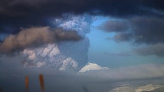 Пепел от вулкана Павлоф спира полети в <span class="highlight">Аляска</span>
