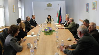 Какви хора трябва да подготвя България според просветните министри на демокрацията