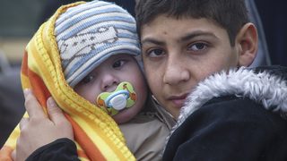 Съветът на Европа: ЕС не успя да спаси децата мигранти от мизерия, насилие и произвол