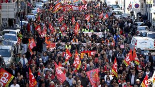 Над 100 хил. души протестираха във Франция срещу промени в трудовото законодателство