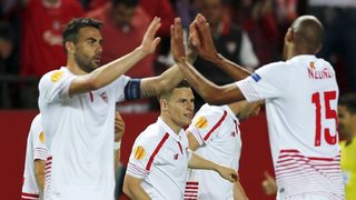 Дузпи пратиха "Севиля" на трети пореден полуфинал в Лига Европа