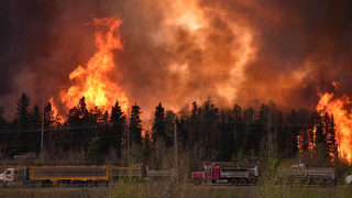 Пожарите в Канада са нанесли щети за $760 млн. върху добива на петрол от пясъци