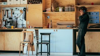 Фотогалерия: Как триото "Пункт" прави седем стола за седем дни