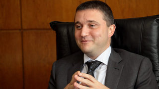 Шефовете на данъчните и полицията ще работят по морето в почивните си дни, обяви Горанов