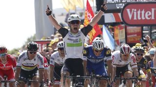 Победа за <span class="highlight">Кавендиш</span> и падане на Контадор в първия етап на "Тур дьо Франс"
