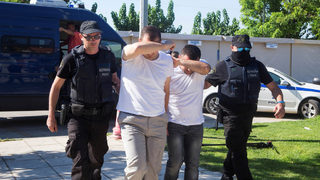 Осем българи са задържани в Гърция за продажбата на <span class="highlight">новородени</span> деца