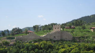 Първата <span class="highlight">дама</span> на Азербайджан ще открие новоизградената крепост "Трапезица" в Търново