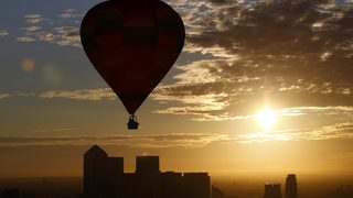 Снимка на деня: С балон над Лондонското сити