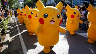 Стотици фенове се събраха за парад на покемона Пикачу в Япония
