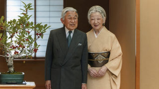 Японският император намекна, че иска да абдикира (видео)