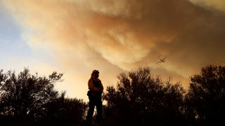Собственици на стотици къщи в Калифорния са евакуирани заради <span class="highlight">горски</span> пожар