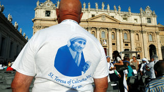 Фотогалерия: Папа Франциск обяви <span class="highlight">Майка</span> <span class="highlight">Тереза</span> за светица на площад "Свети Петър"