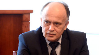Министерството ще "насилва" аптеките да имат денонощен график, обяви Бойко Пенков