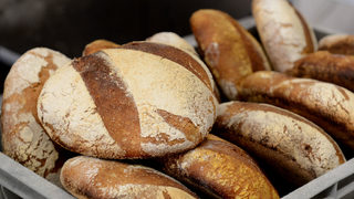 Фотогалерия: Как се прави селски хляб в десет стъпки