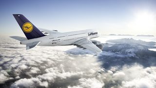 Фотогалерия: Как изглежда най-големият пътнически самолет в света