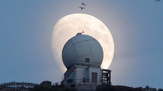 Фотогалерия: <span class="highlight">Луна</span>, каквато светът не е виждал от 70 години