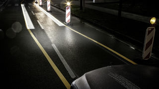 Нови <span class="highlight">фарове</span> на "Мерцедес" проектират предупреждения на асфалта (видео)