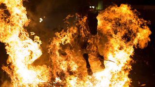 Фотогалерия: Огнен фестивал в чест на свети Антоний