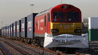 В Лондон пристигна първият товарен влак от Китай