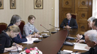 Радев и посланикът на Русия се обявиха за активизиране на диалога