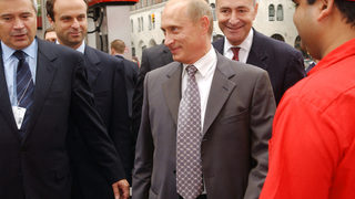 Тръмп отвръща на удара с обвинение за връзки с Путин към лидер на демократите