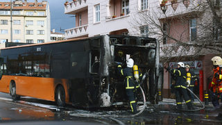 Автобус се е запалил в тунела "Траянови <span class="highlight">врата</span>", няма пострадали