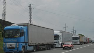Колоната от камиони за влизане в Турция е 15 километра