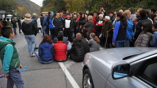 Протестиращи жители на <span class="highlight">Панчарево</span> и миньори от "Оброчище" блокираха пътища в страната