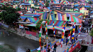 Снимка на деня: Цветното село Кампунг Пеланги