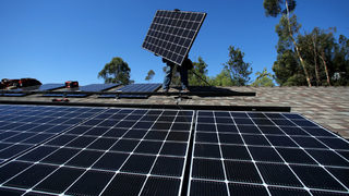 САЩ подготвят високи мита срещу внос на соларни панели