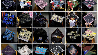 Фотогалерия: Посланията на шапките на завършващите колежа "Медгар Евес" в Ню Йорк