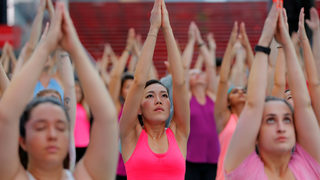 Фотогалерия: Тренировка на открито в Световния <span class="highlight">ден</span> на йогата