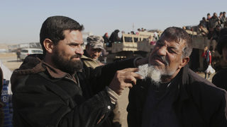 Мосулските бръснари - как разгромът на "Ислямска държава" съживи eдна забранена професия