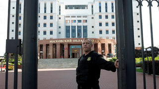 Трима подсъдими са убити в <span class="highlight">престрелка</span> в съд в Москва